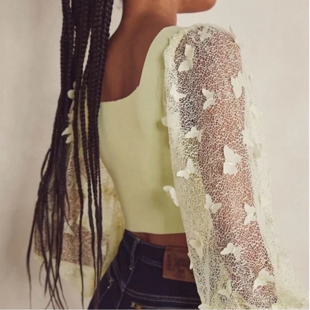 Free people flutter by crop - Picture 2 of 7